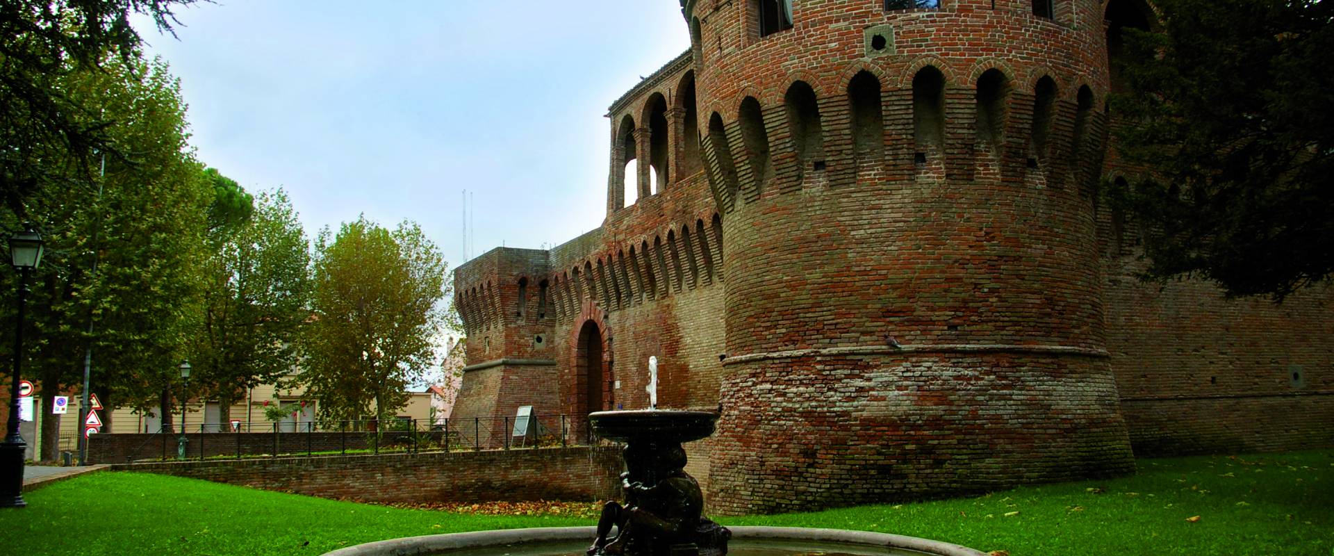 Rocca di Bagnara di Romagna foto di Ercolanc